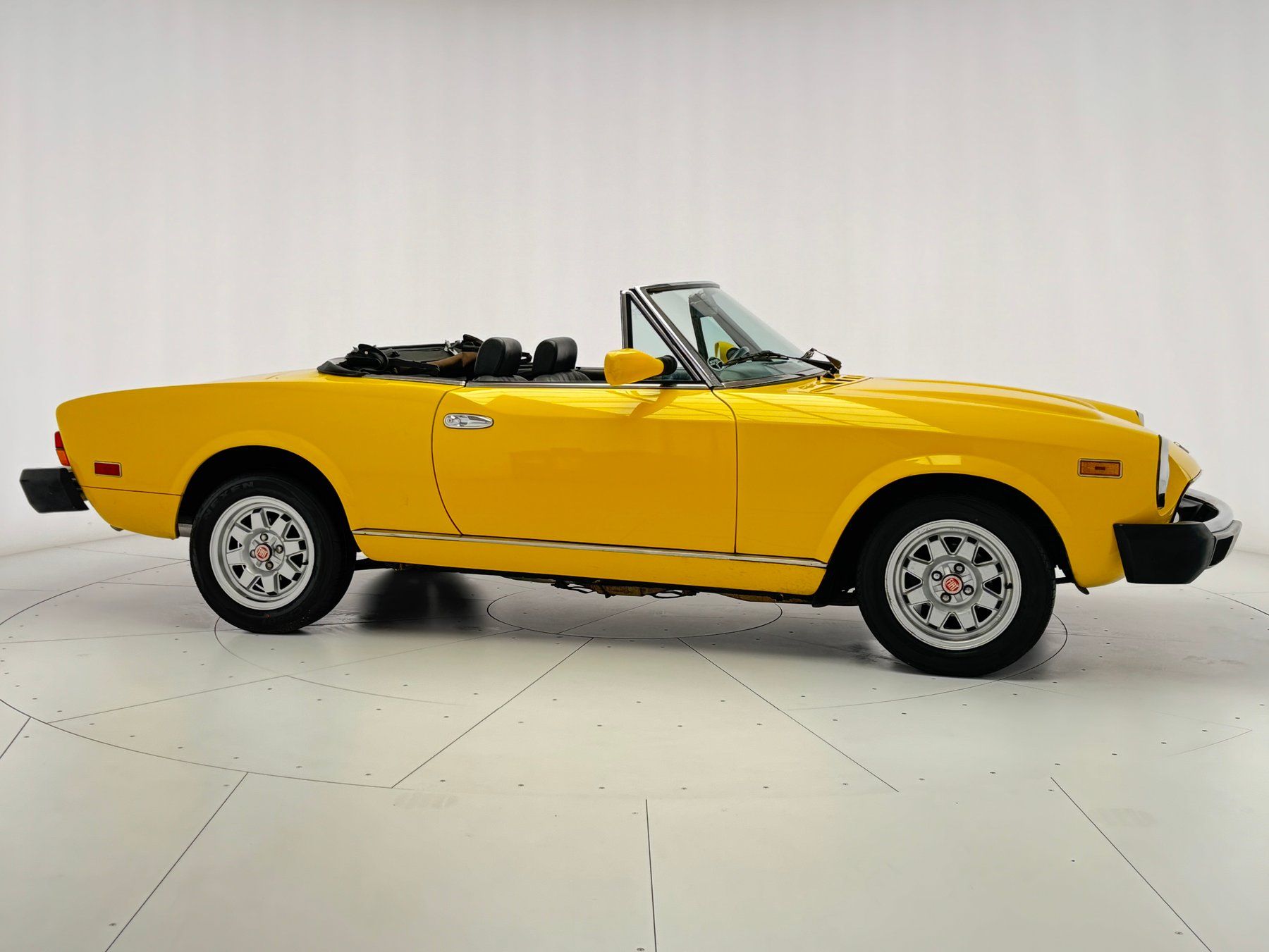 Fiat - 124 Spider America - 1983 - Image 2